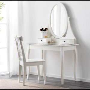 White Vanity/dressing table with mirror